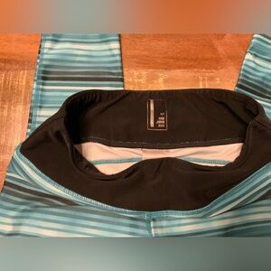 🌸🌸 Mondetta Teal and Black Striped Leggings